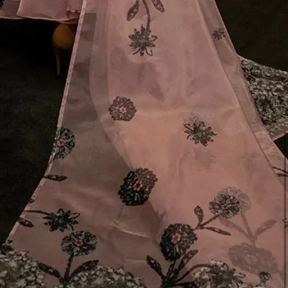 Pakistani embellished light pink organza body-cut dress - Picture 5 of 5